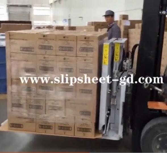 移动液压登车桥加叉车推拉器和纸滑托装柜，客户培训使用场景